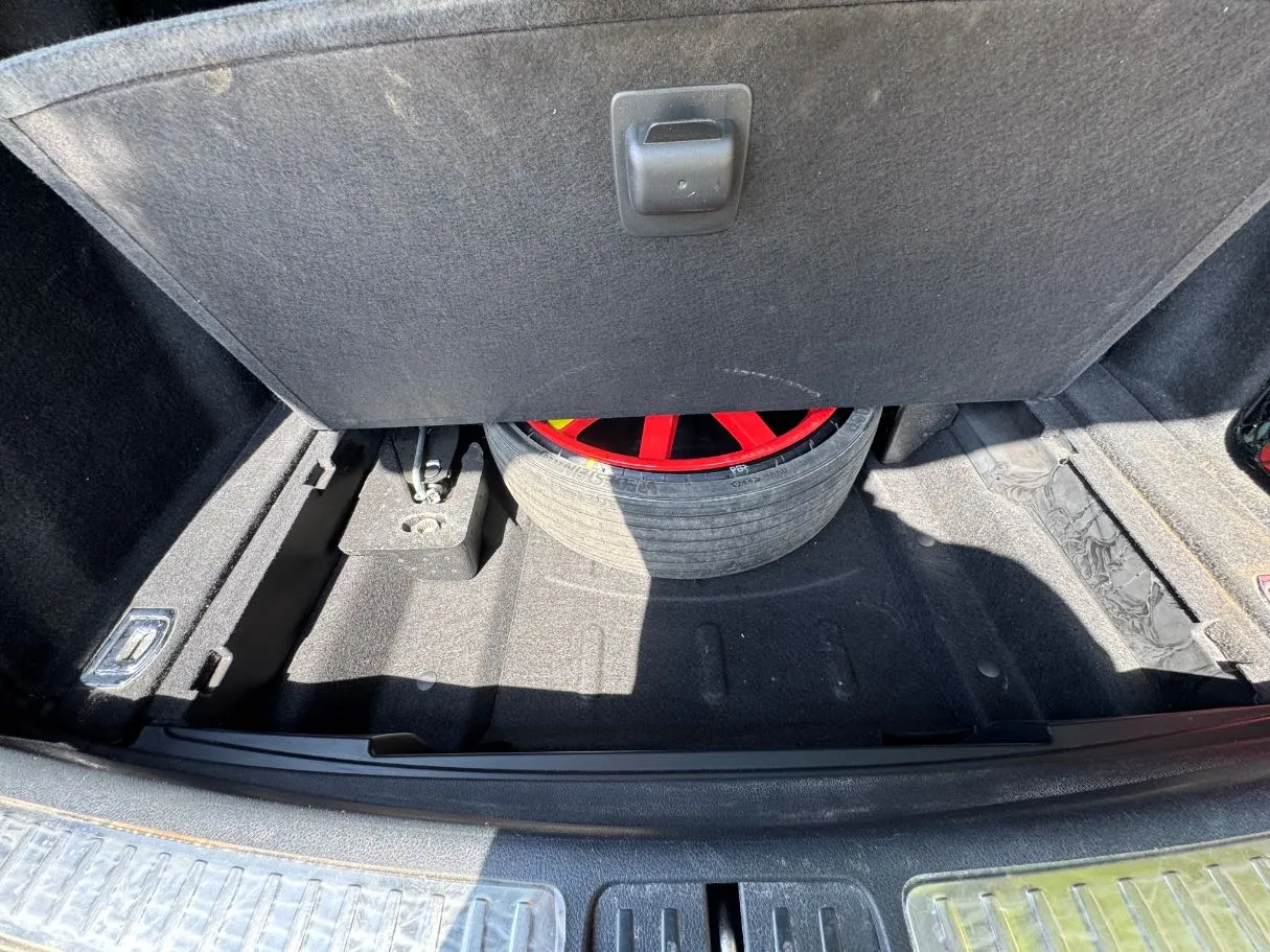 Car image 24