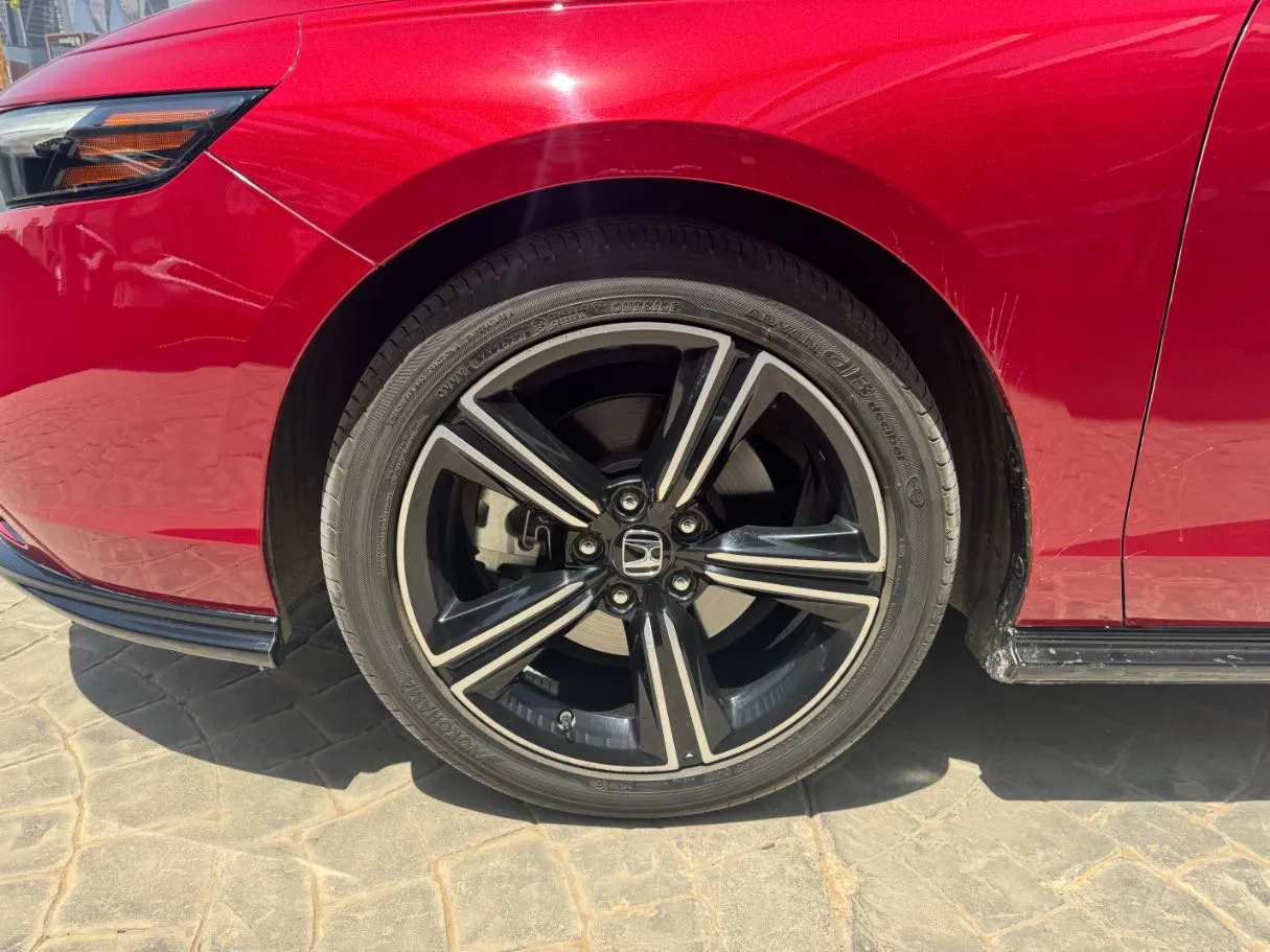 Car image 9