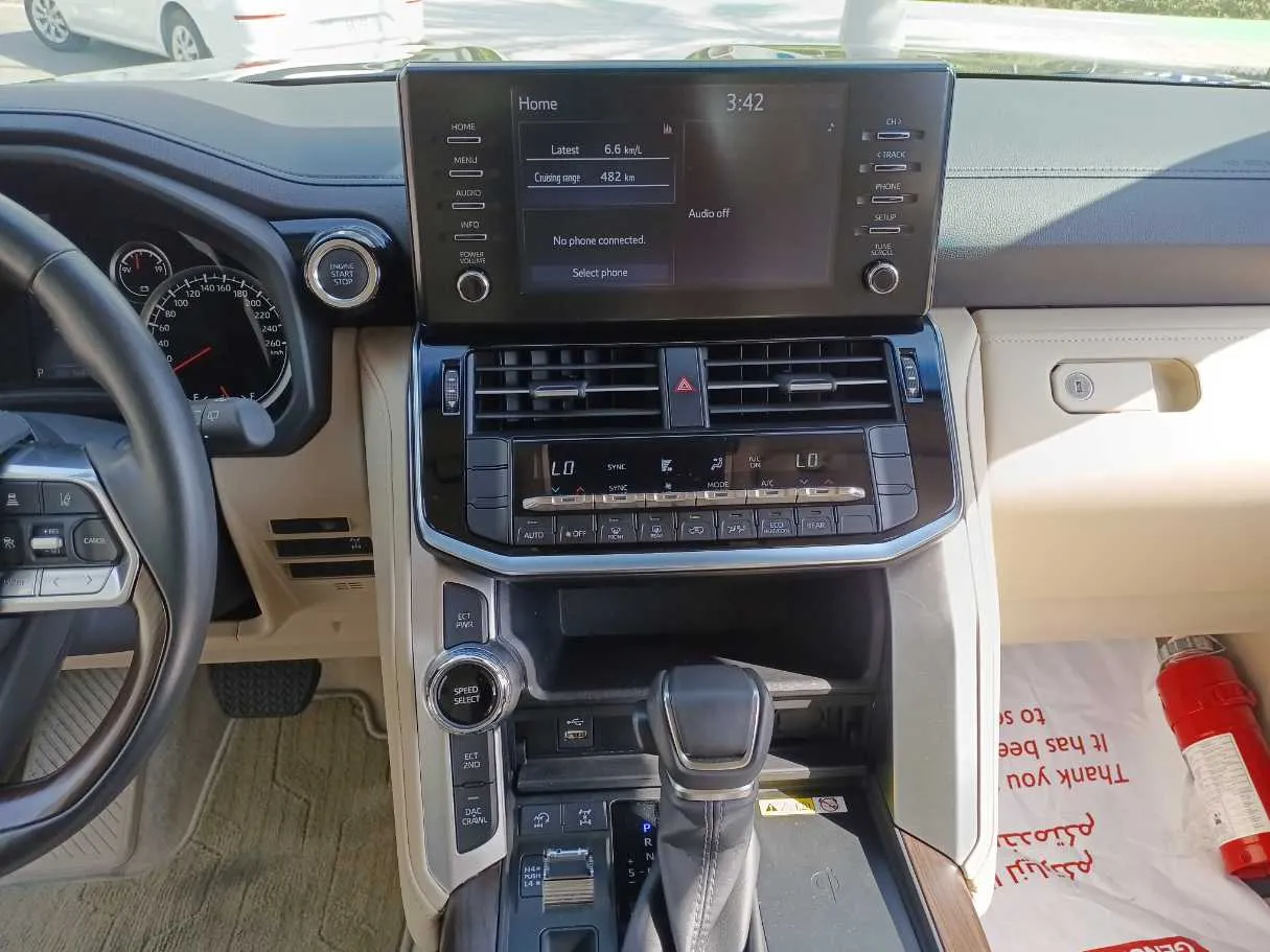 Car image 17