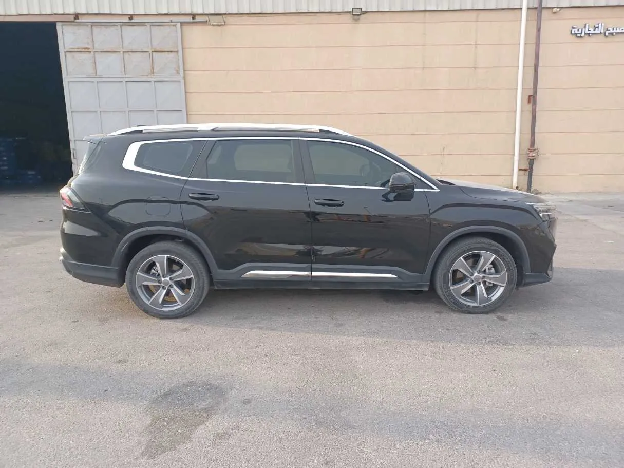 Car image 4