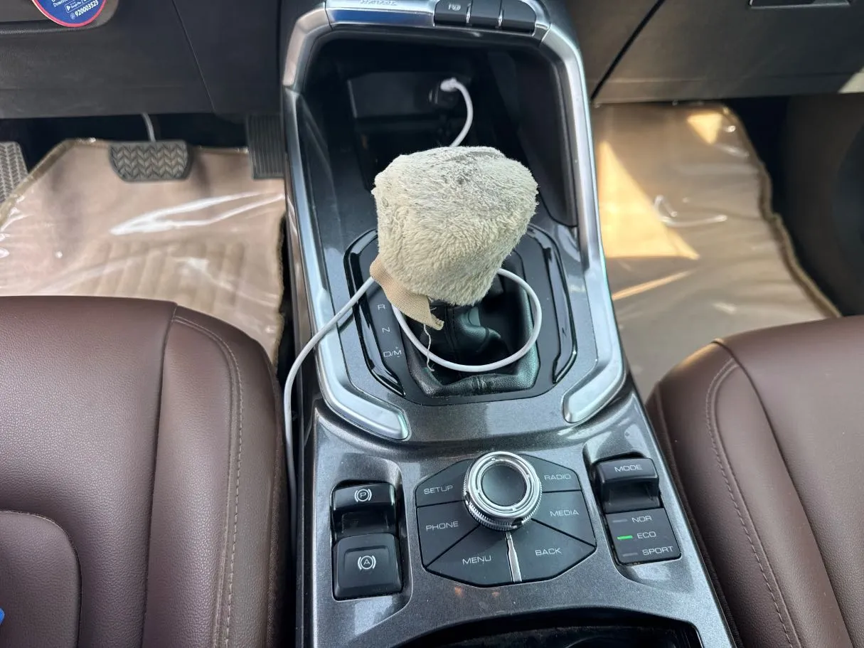 Car image 15