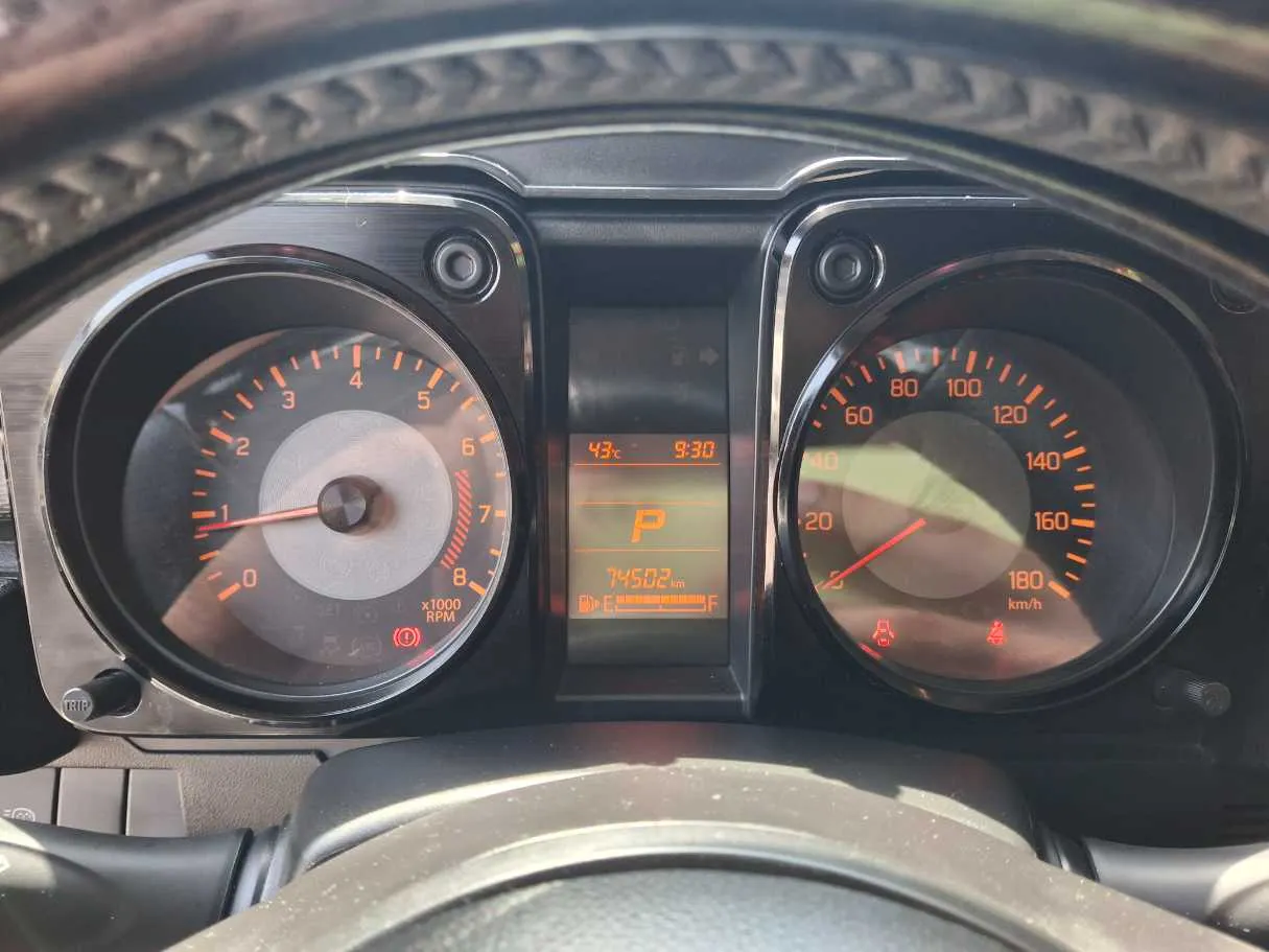 Car image 18