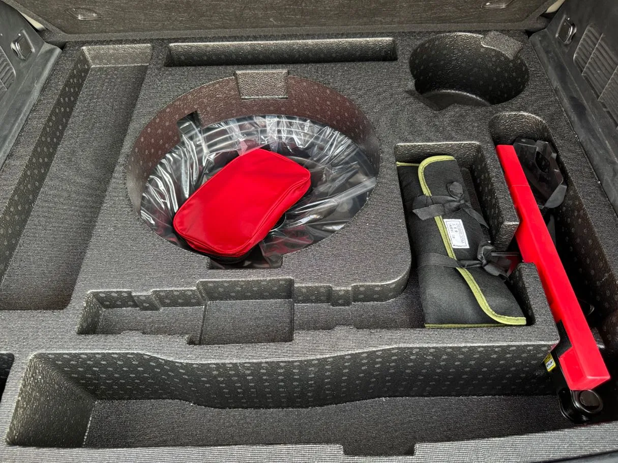 Car image 26