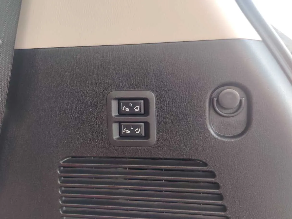 Car image 39
