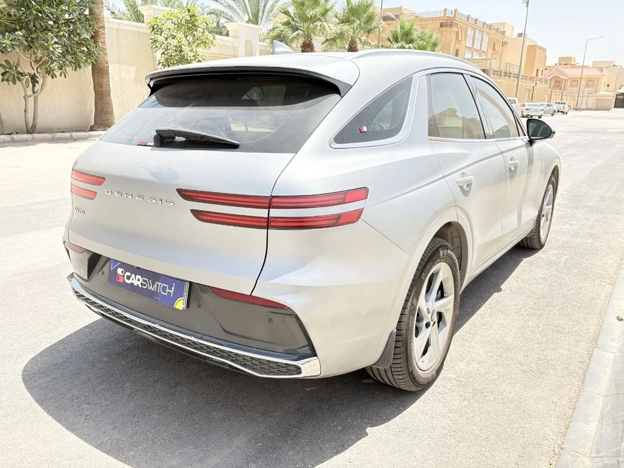 Car image 5