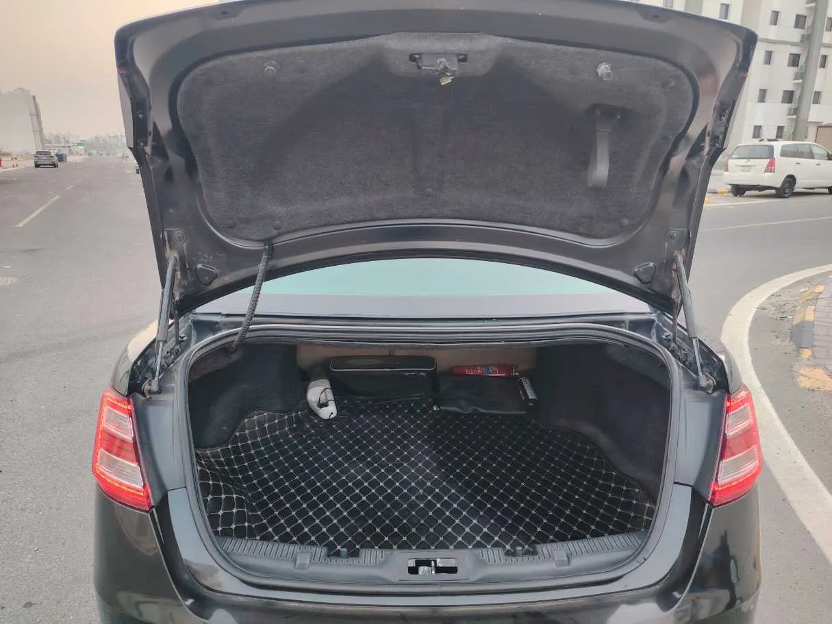 Car image 23