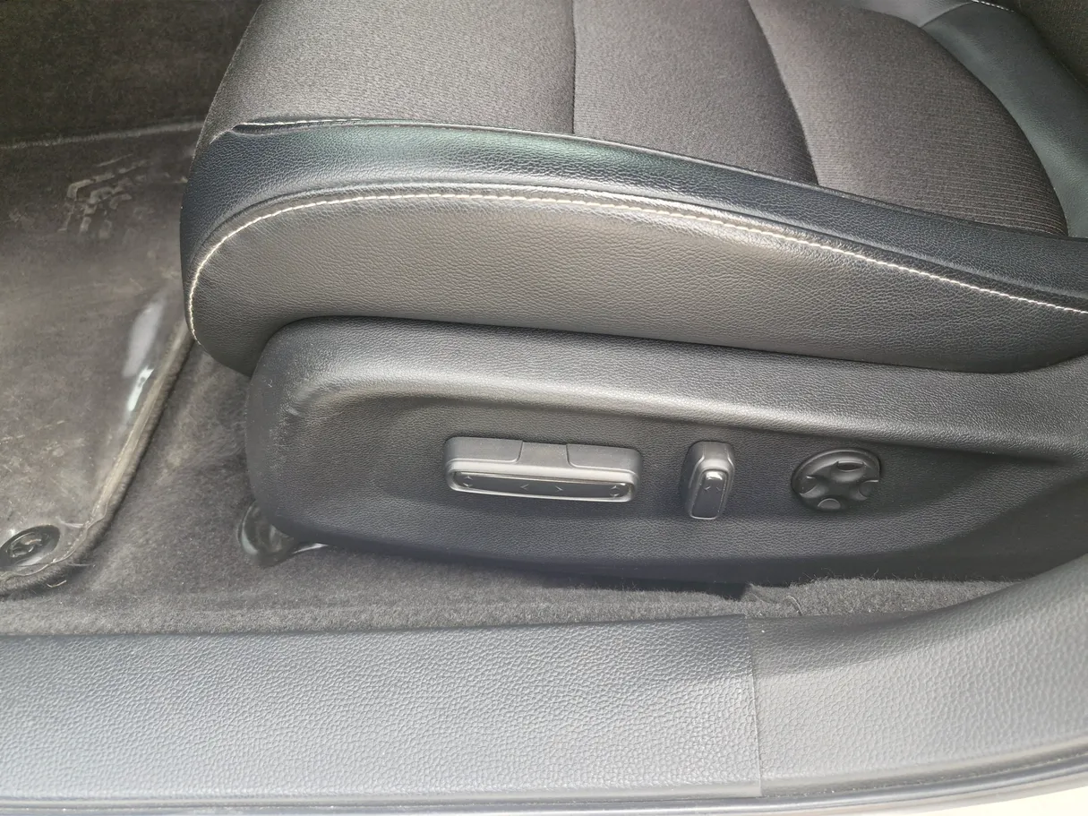 Car image 22