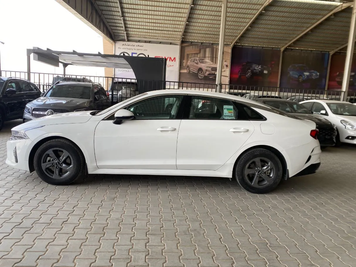 Car image 8