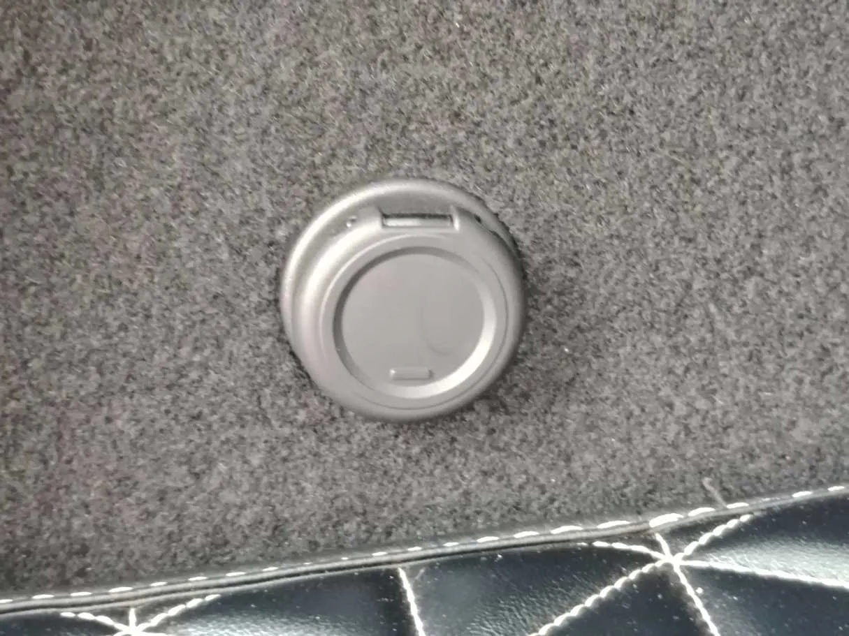 Car image 28