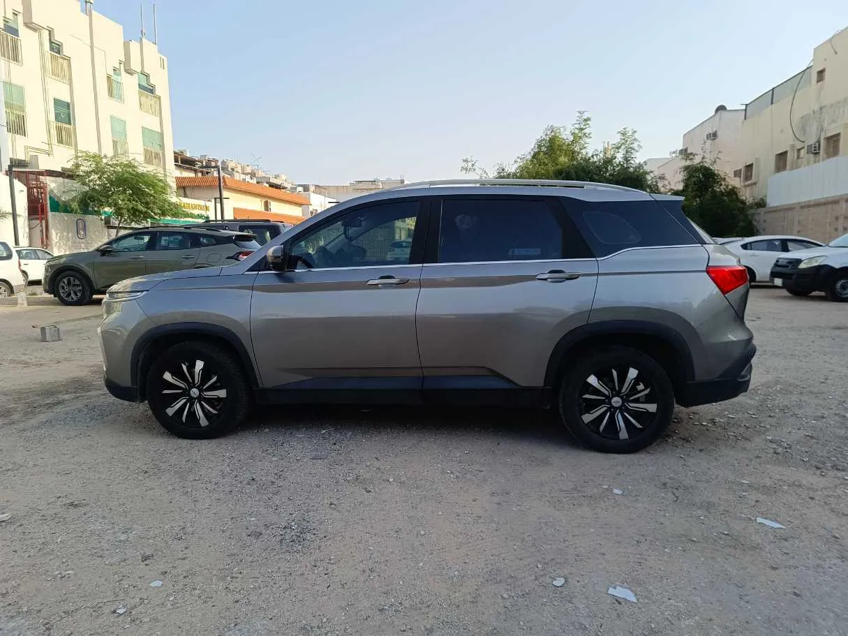 Car image 8