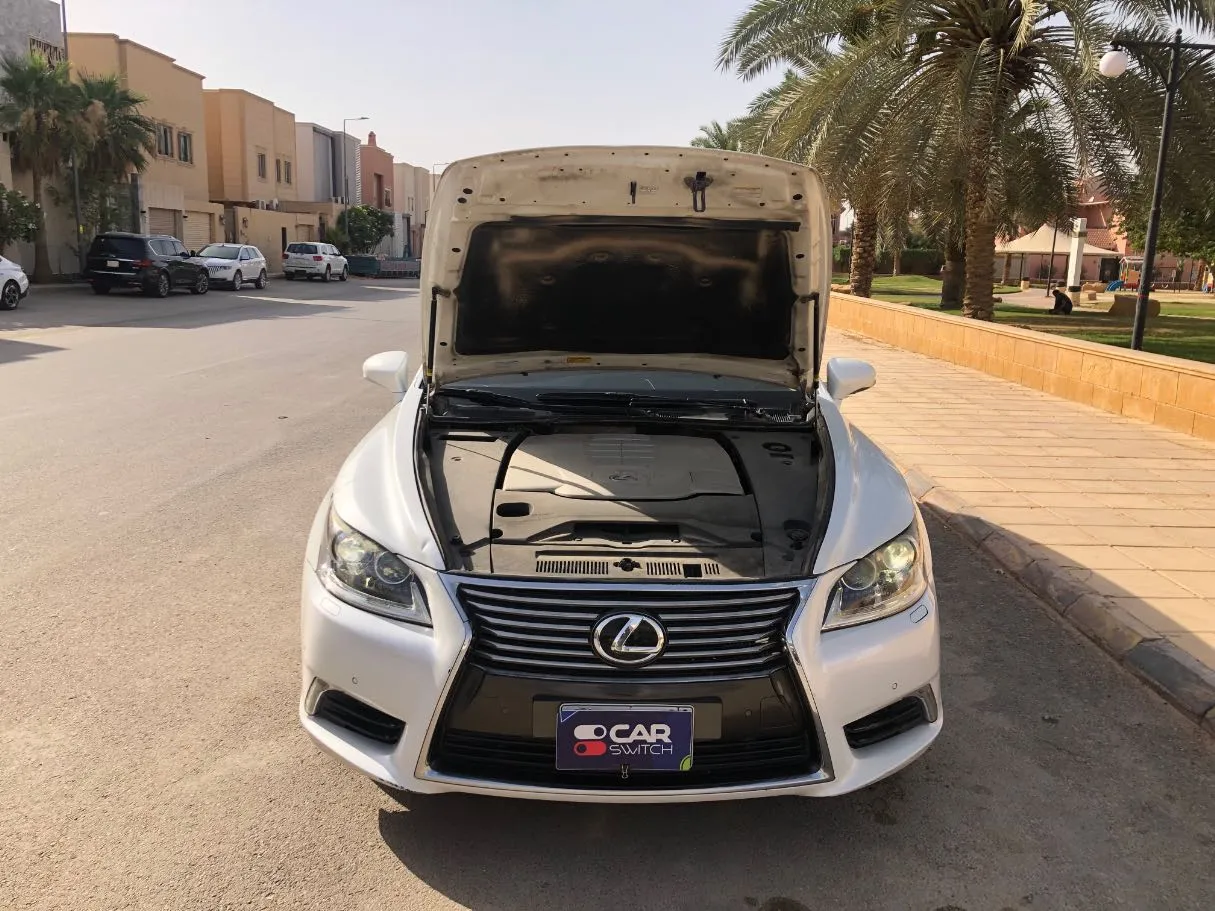 Car image 25