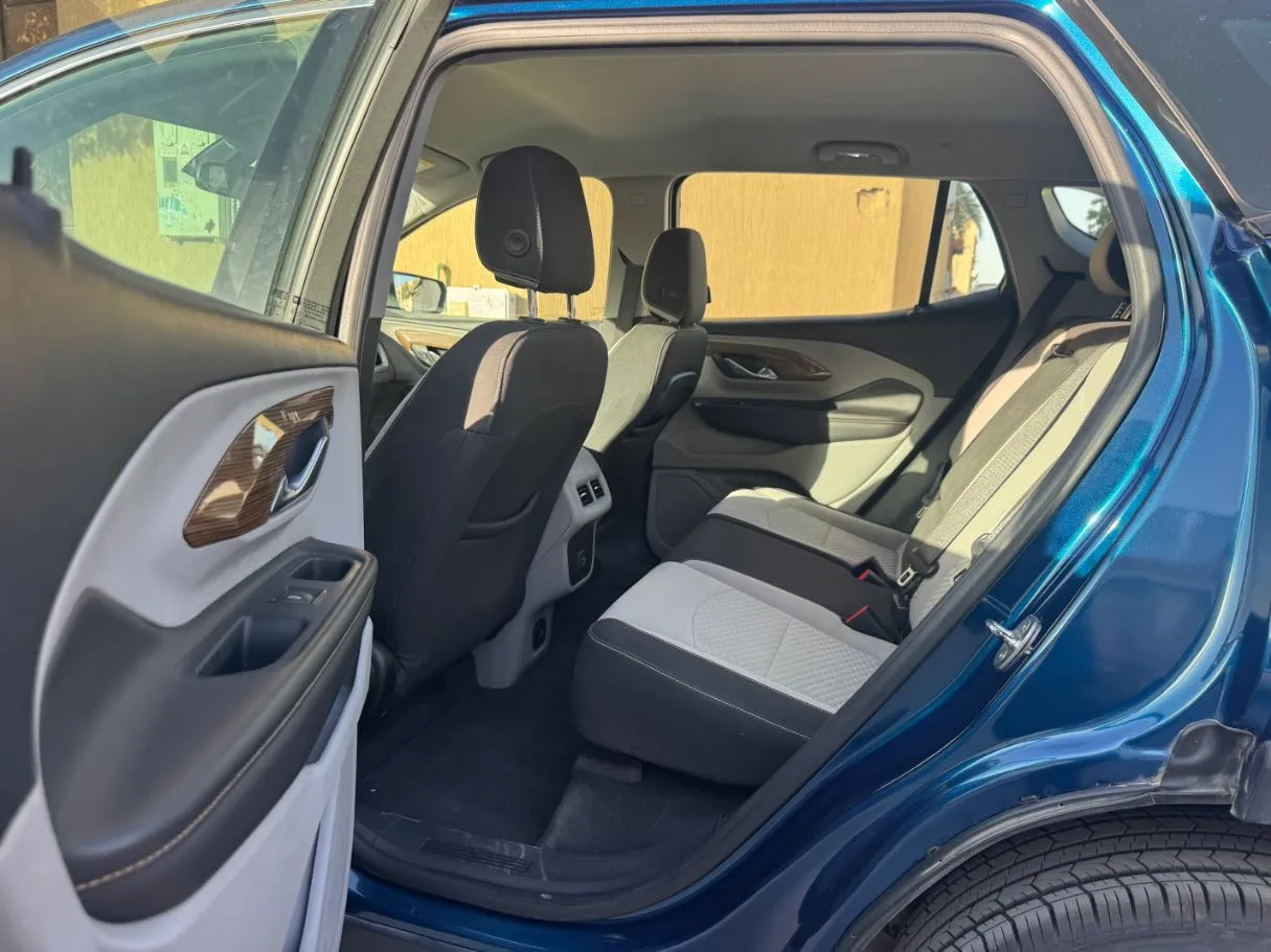 Car image 13