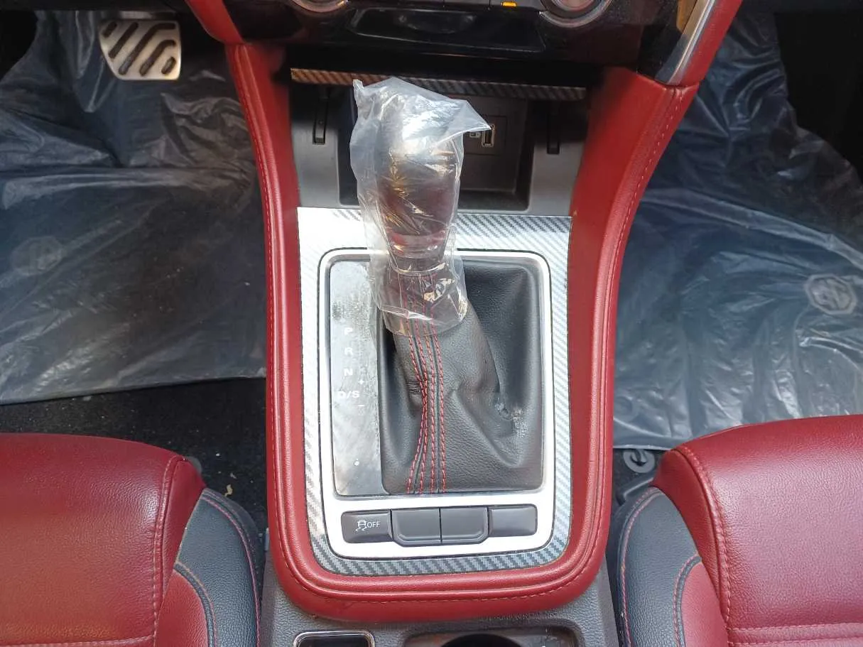 Car image 14