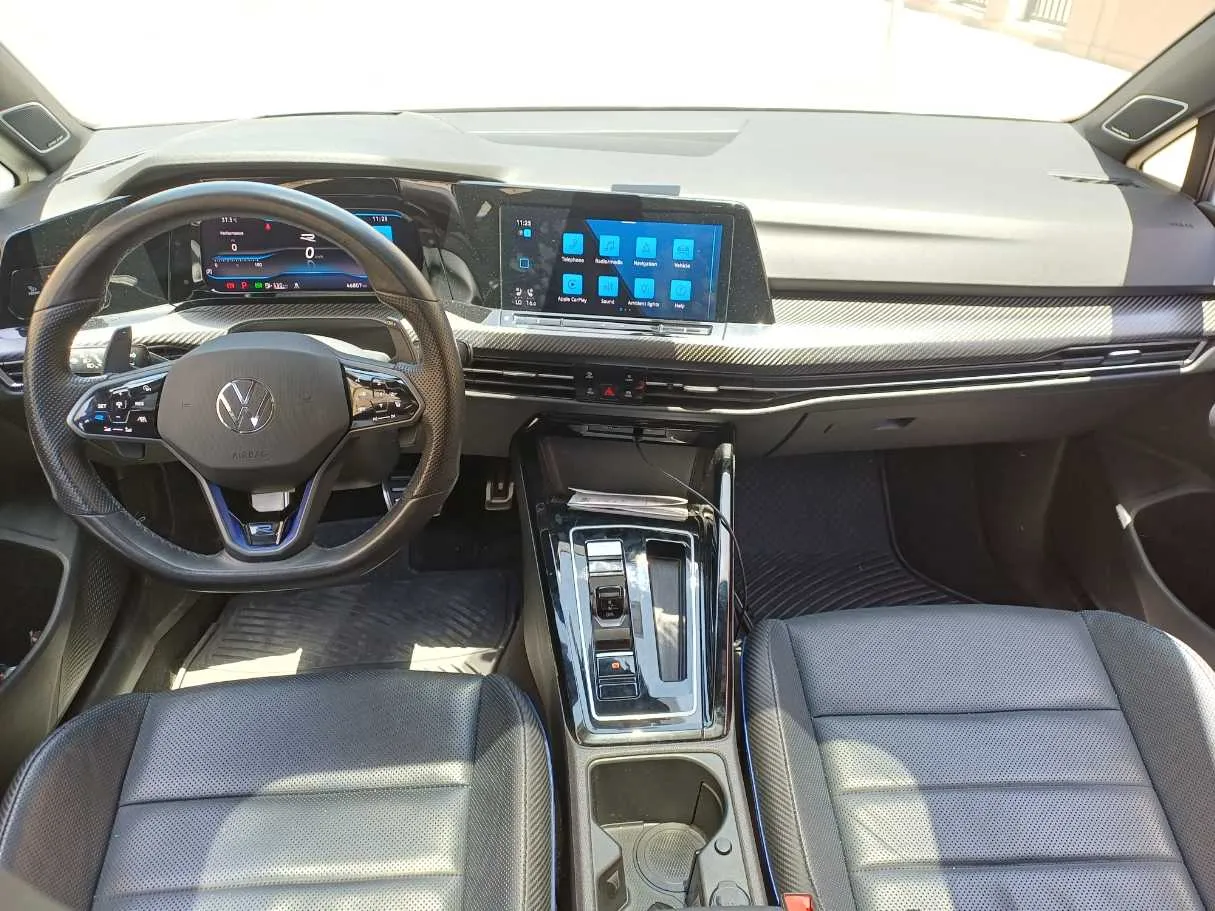 Car image 15