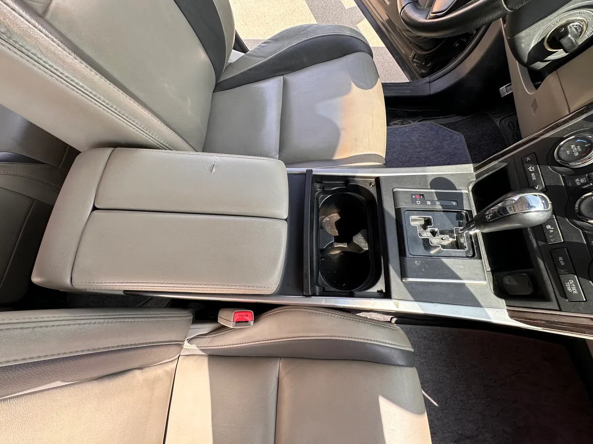 Car image 14