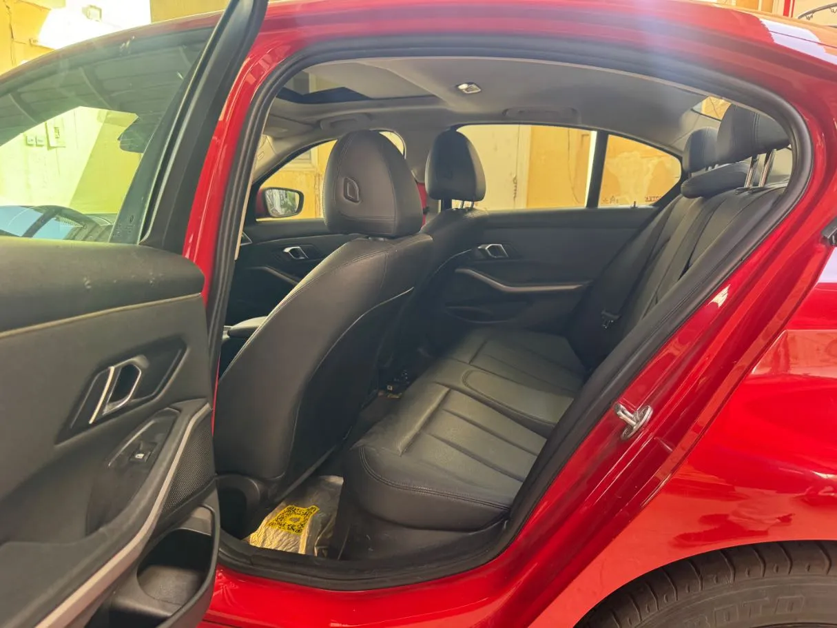 Car image 13