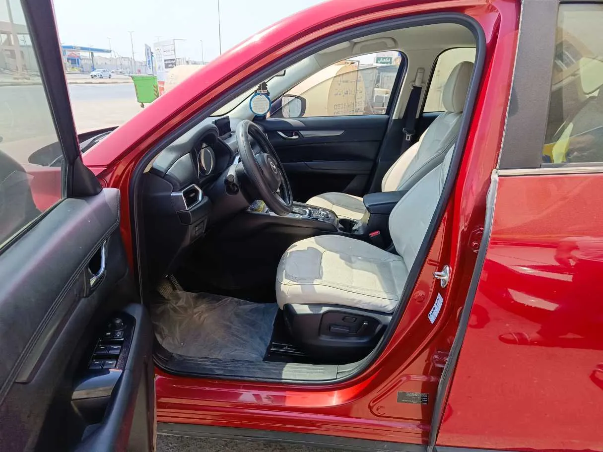 Car image 14