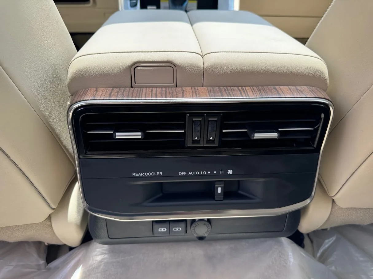Car image 27