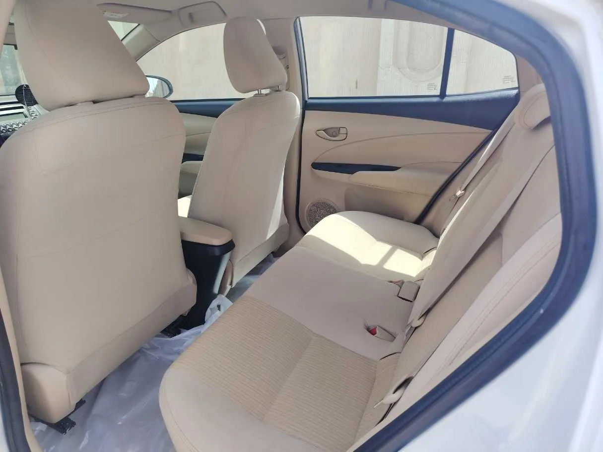 Car image 16