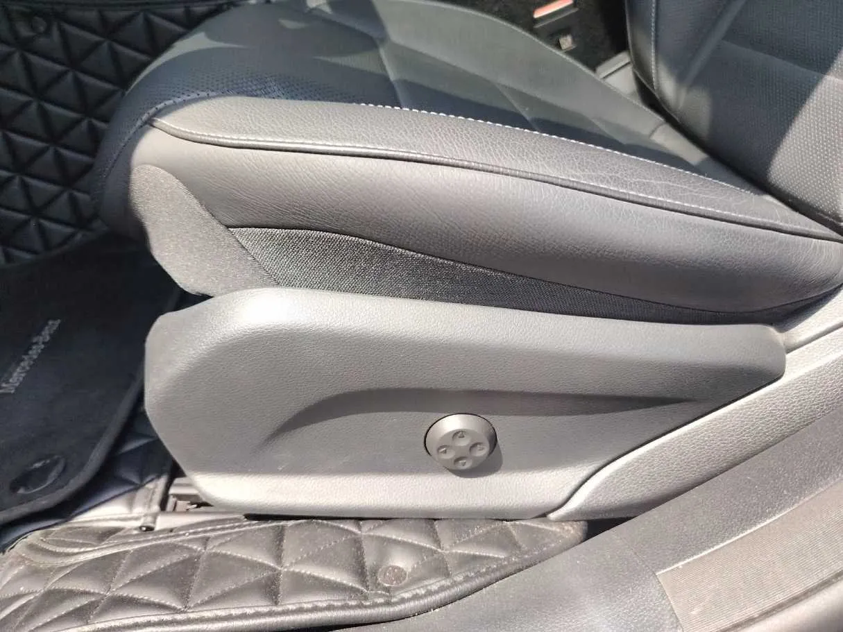 Car image 42
