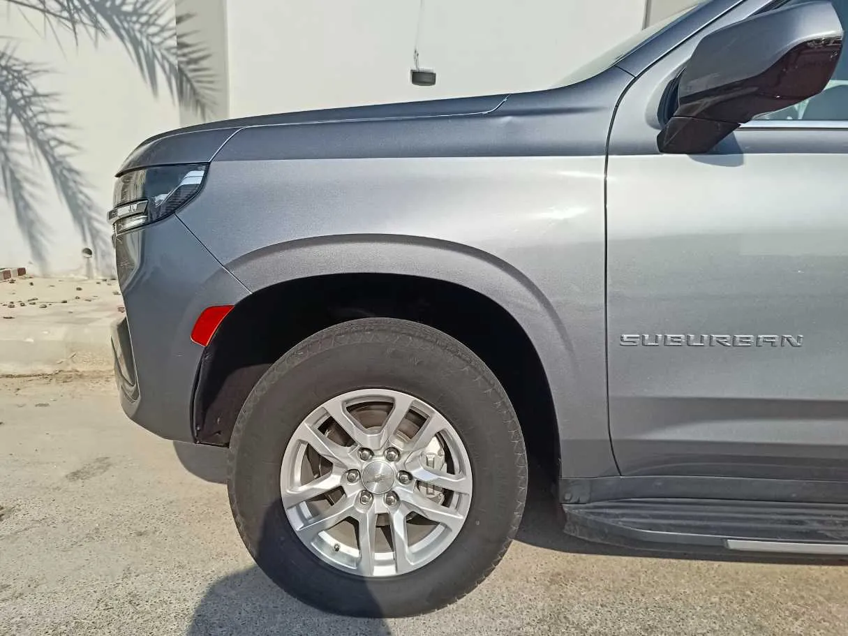 Car image 9