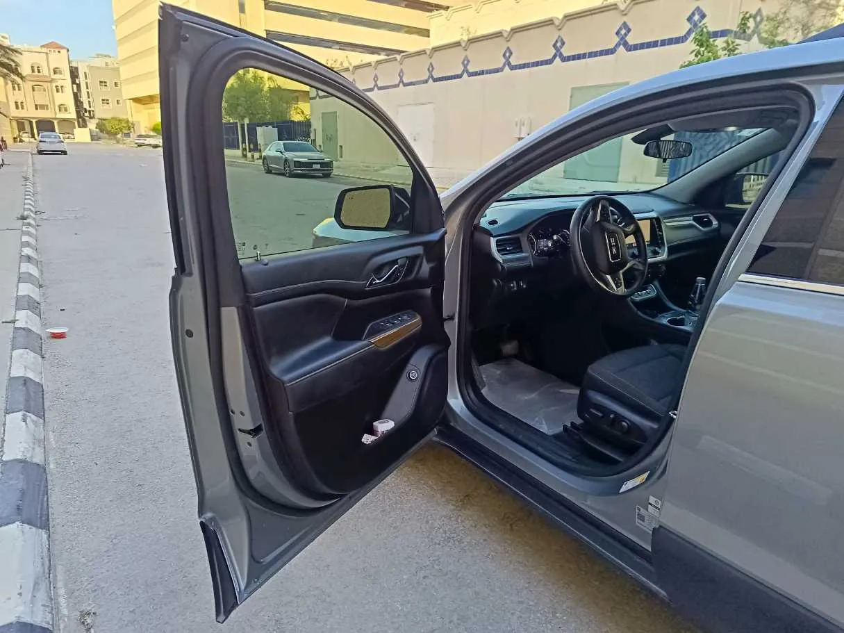 Car image 10