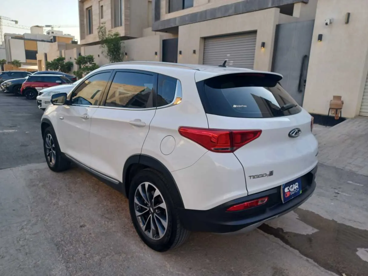 Car image 7