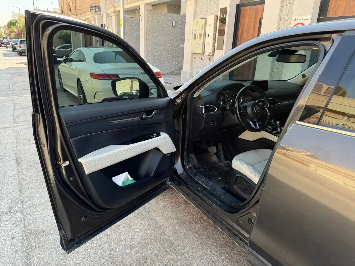 Car image 7