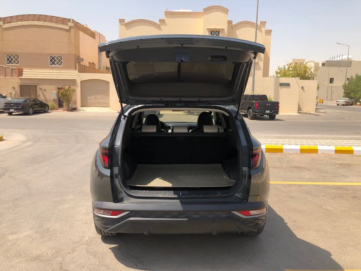 Car image 18