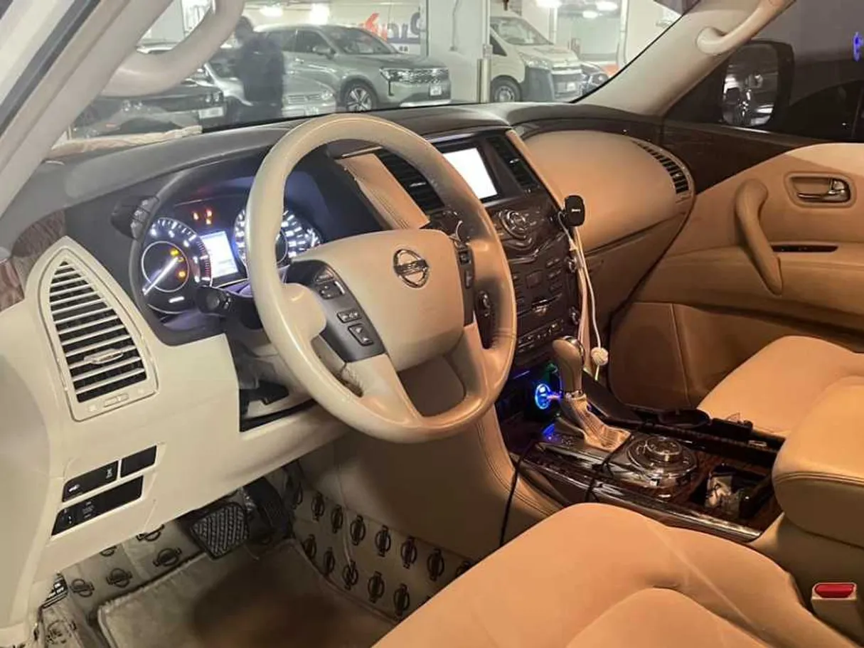 Car image 7