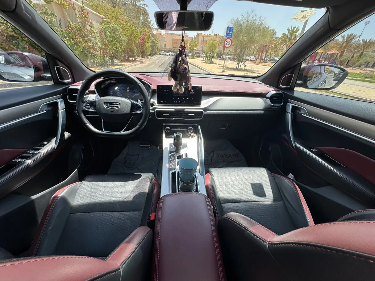 Car image 15