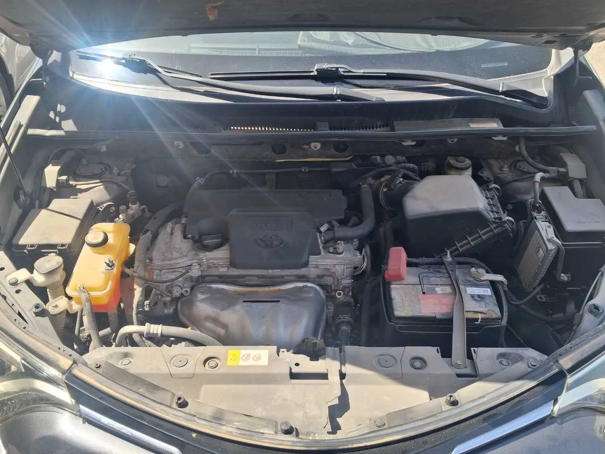 Car image 19