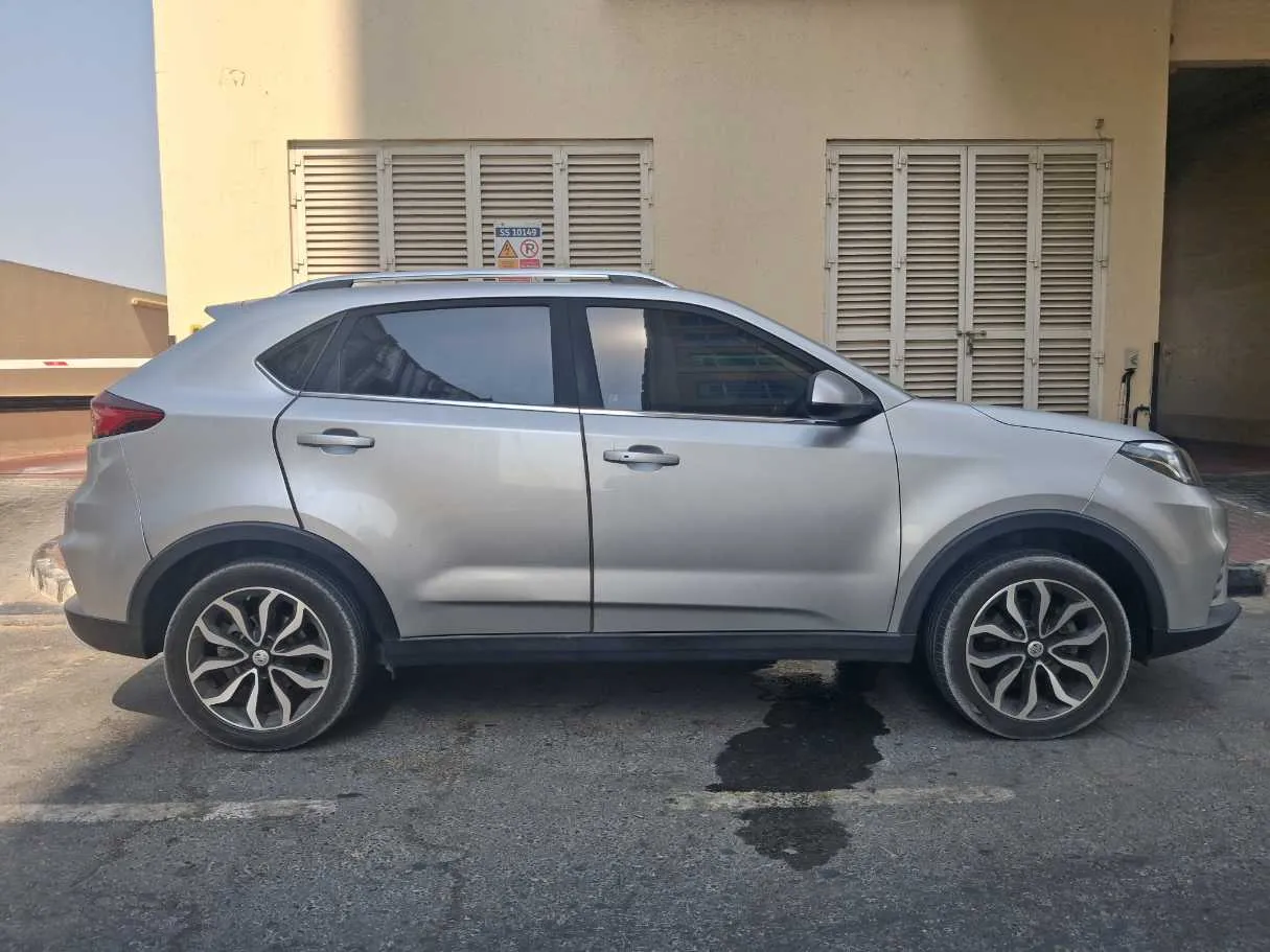 Car image 3