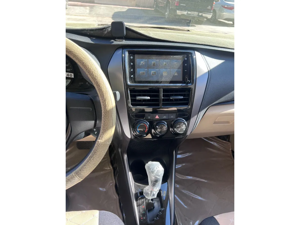 Car image 19