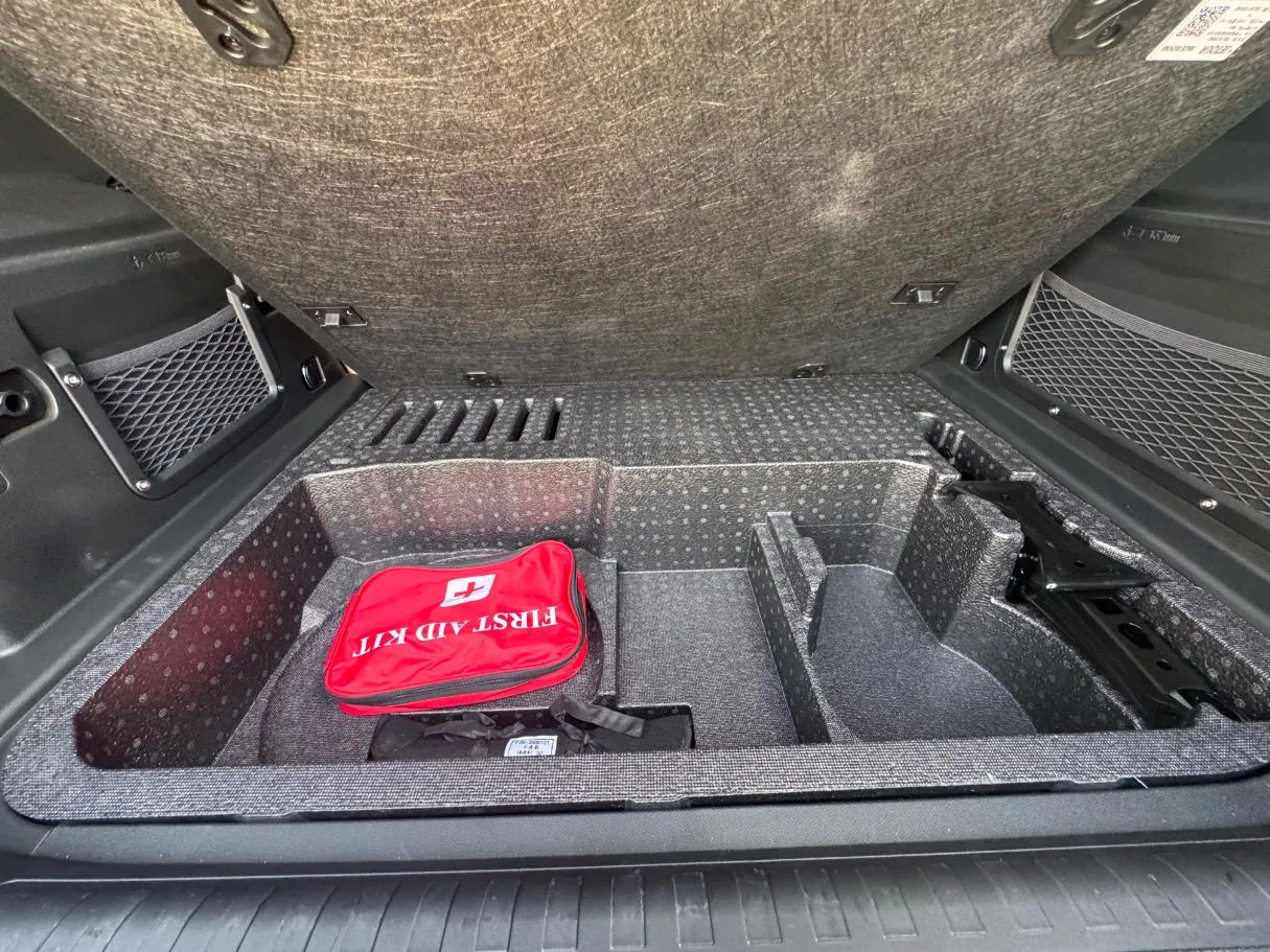 Car image 24