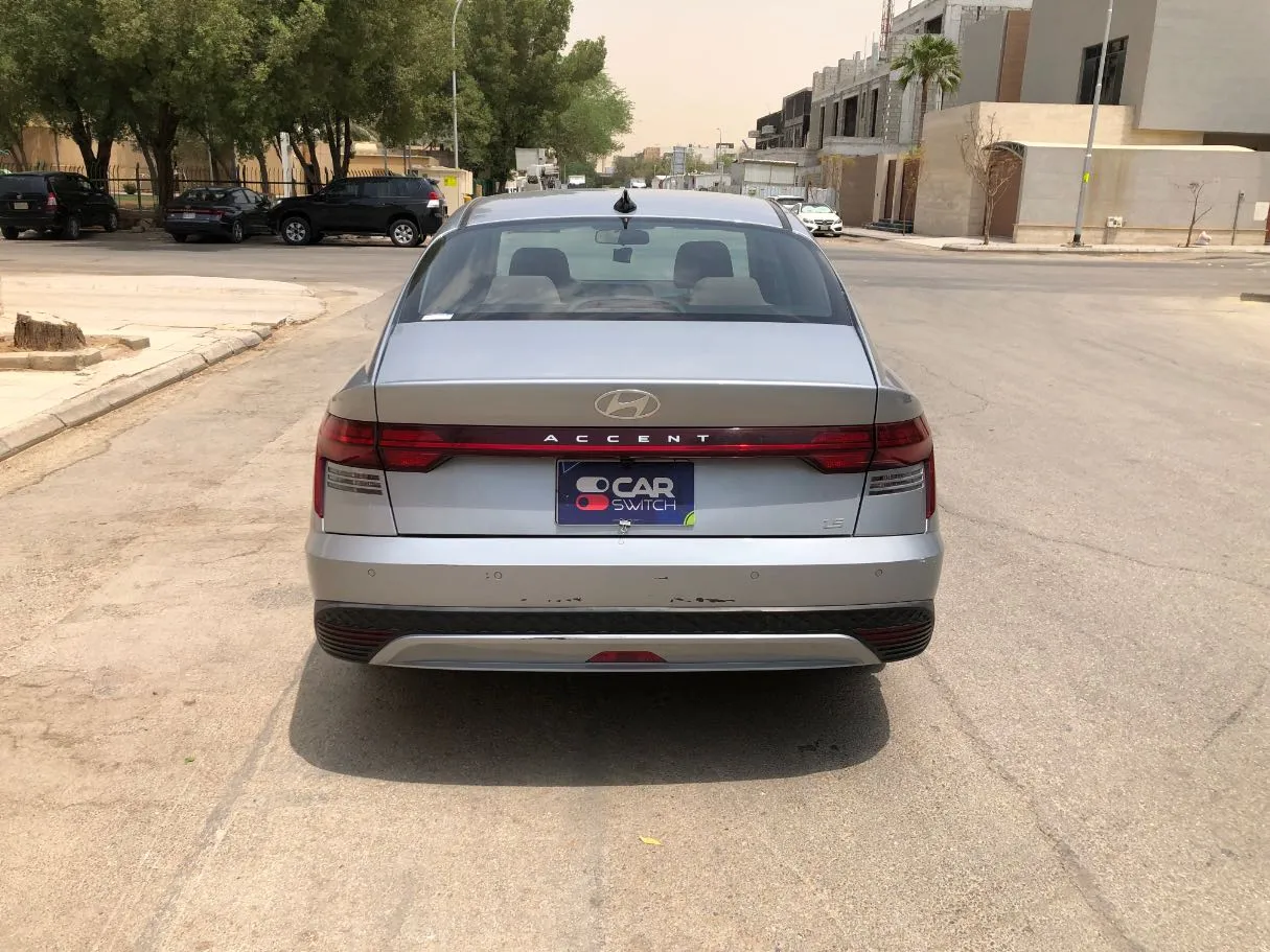 Car image 6