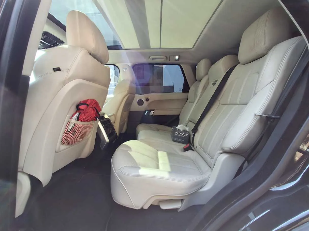 Car image 13