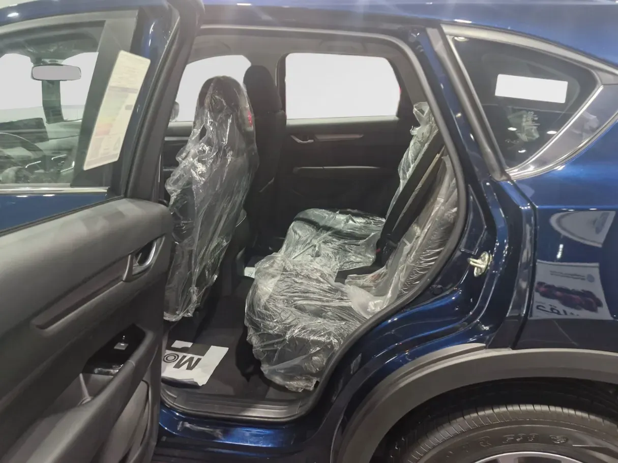Car image 7