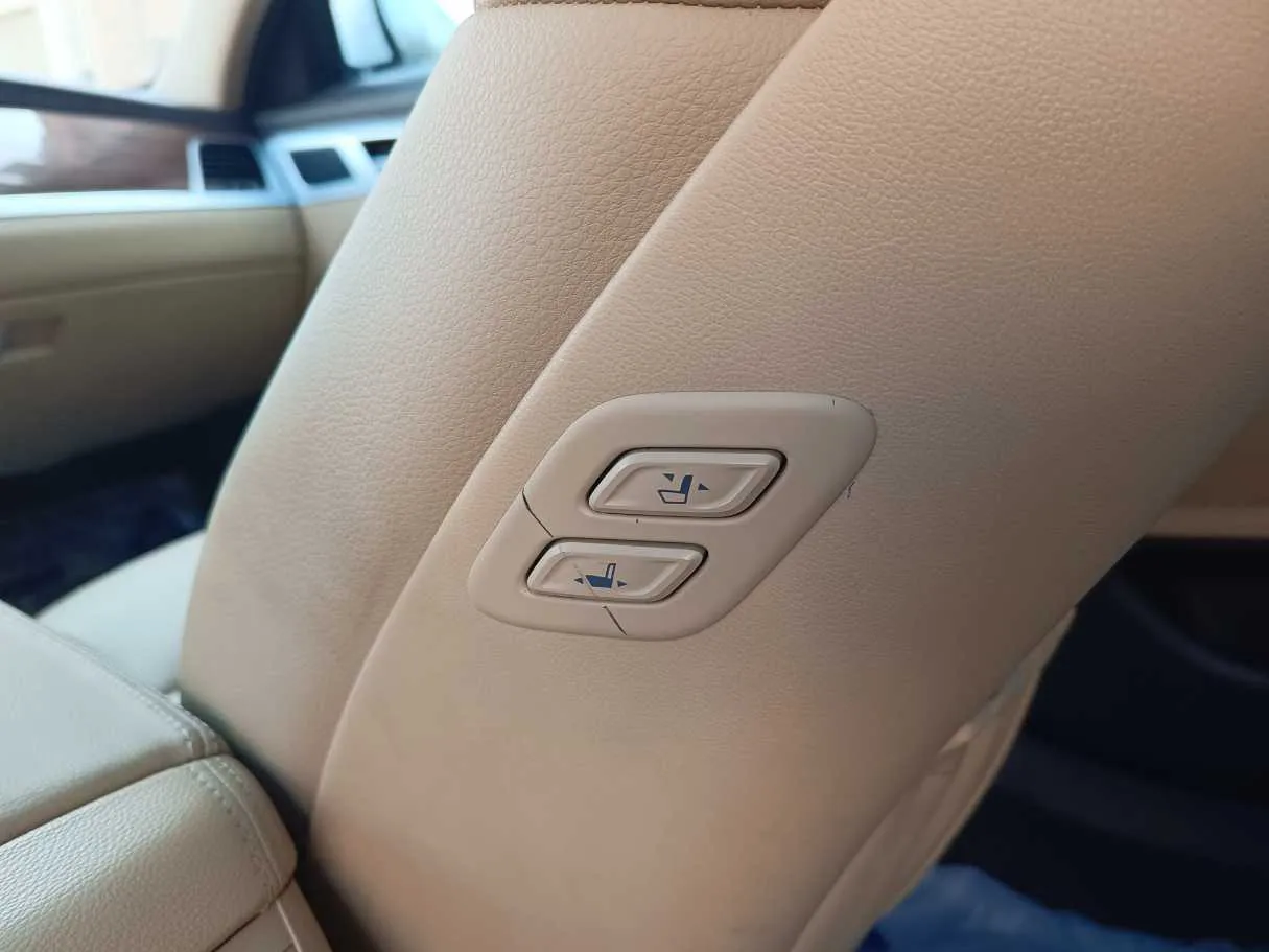Car image 38