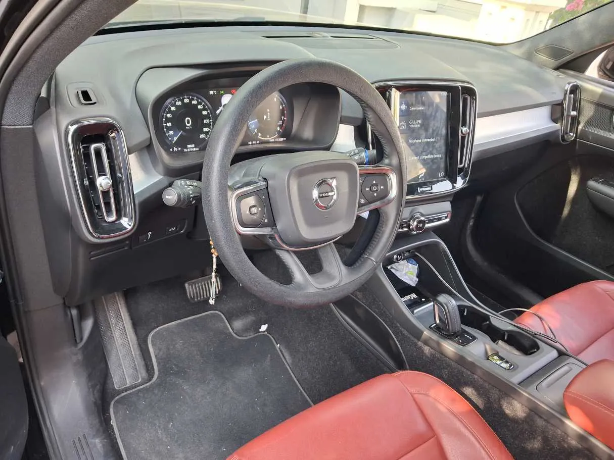 Car image 11