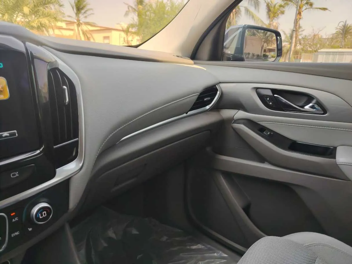 Car image 26