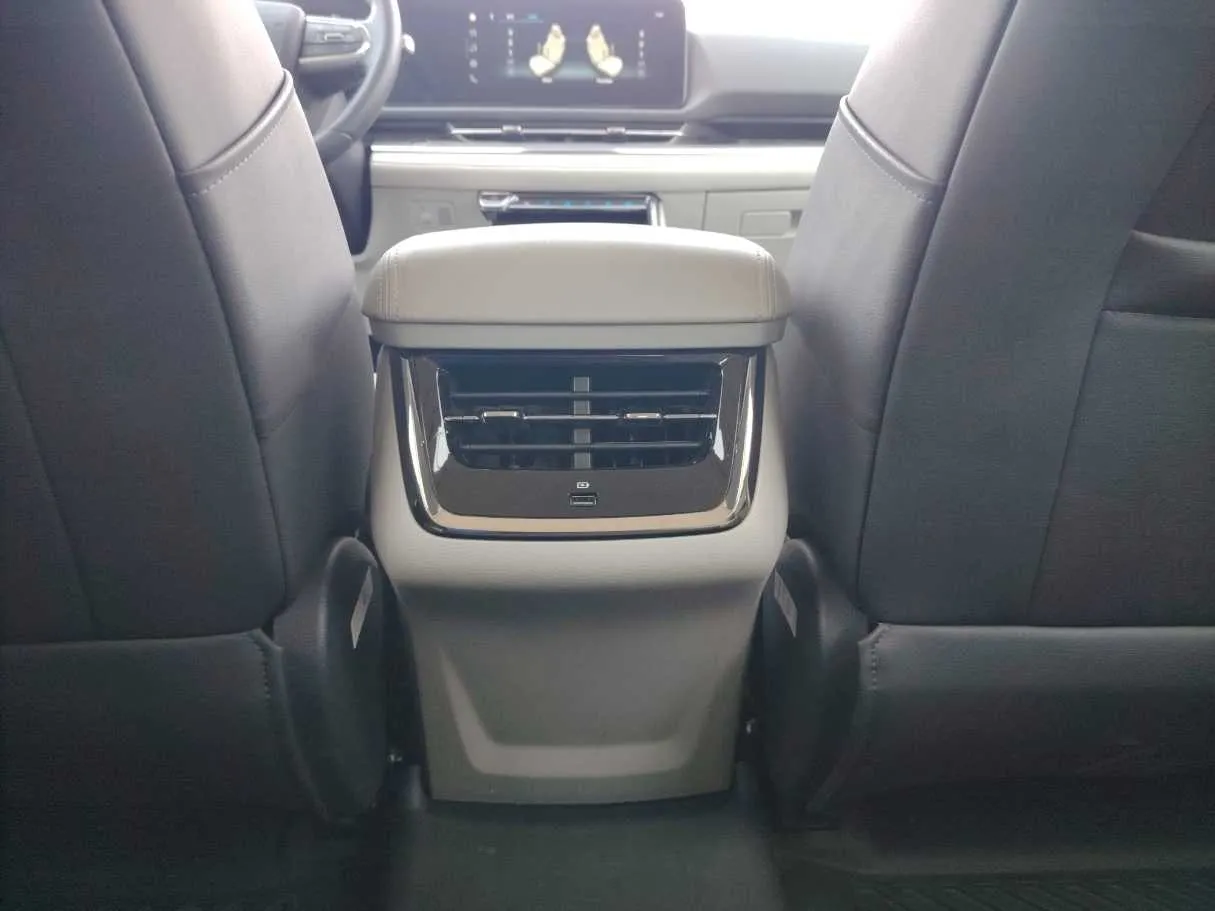 Car image 27