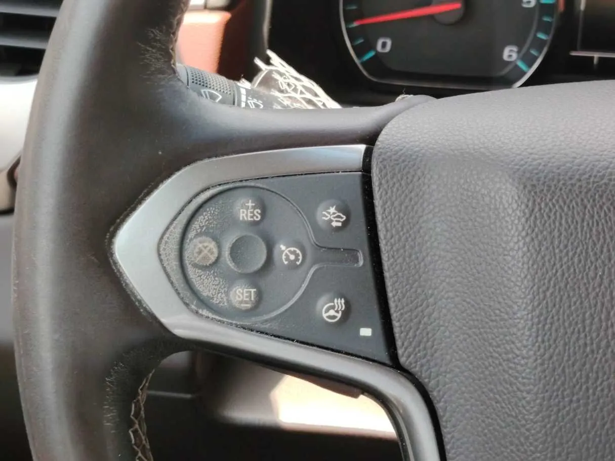 Car image 25
