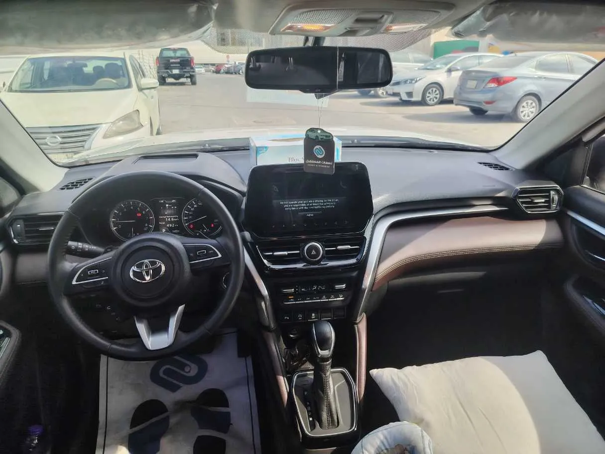 Car image 20
