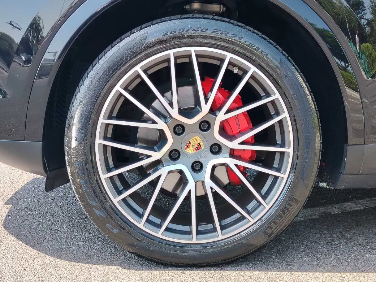 Car image 10
