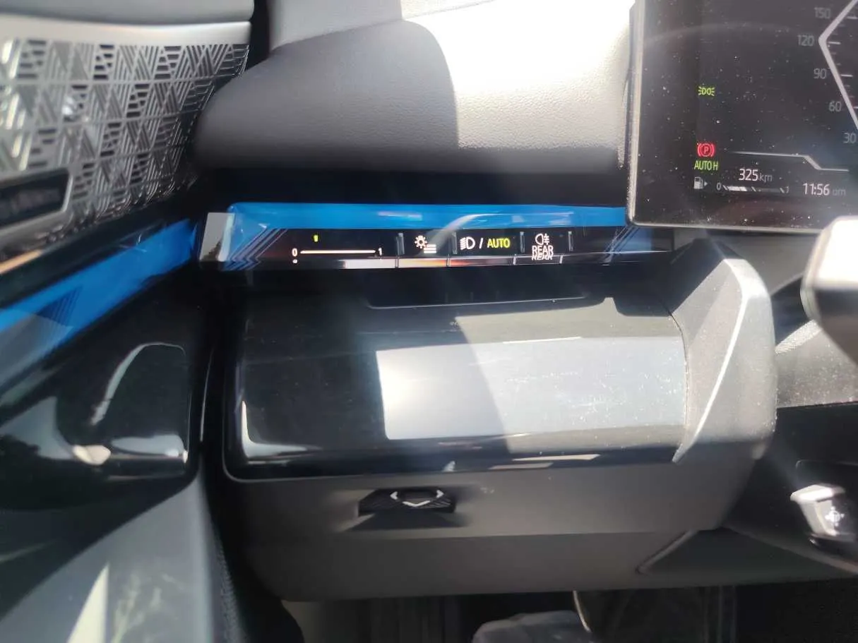 Car image 23