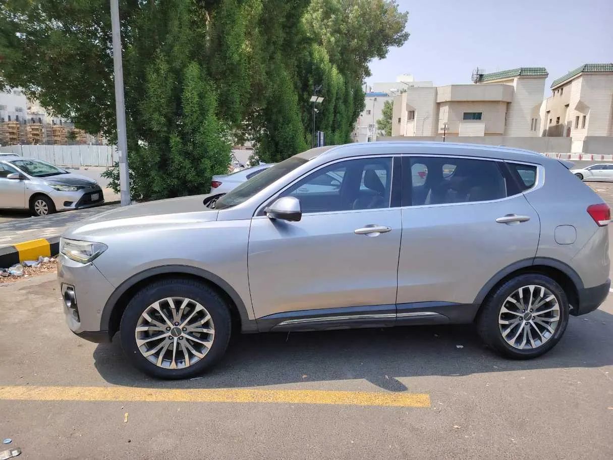 Car image 8