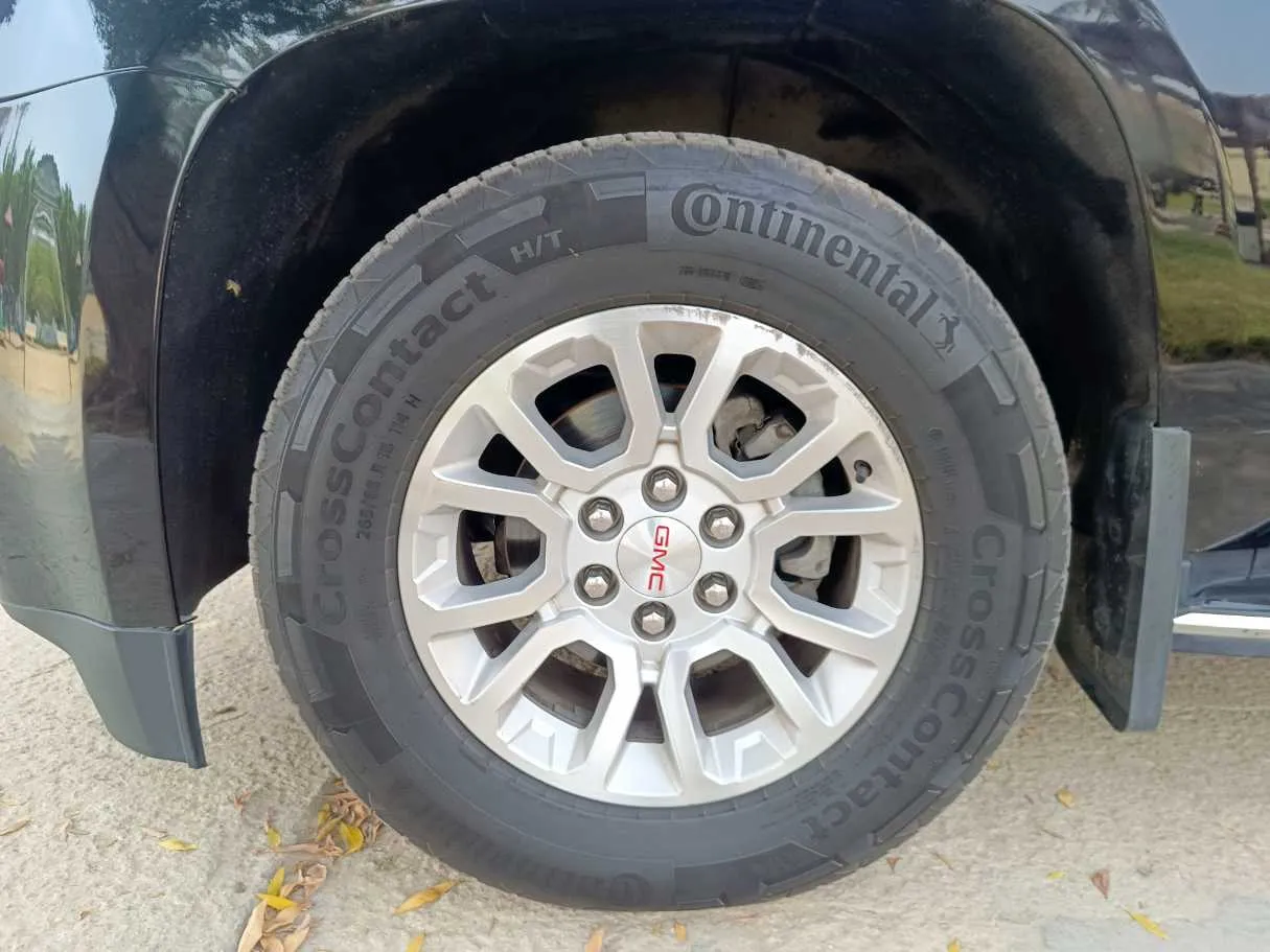 Car image 10
