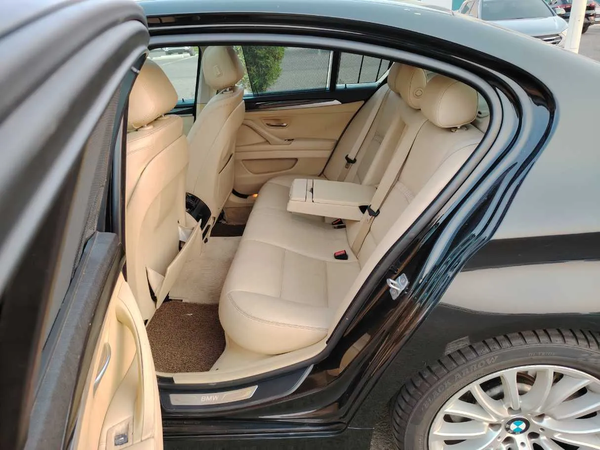 Car image 13