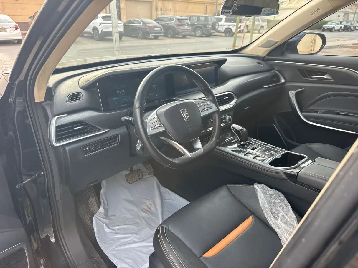 Car image 11